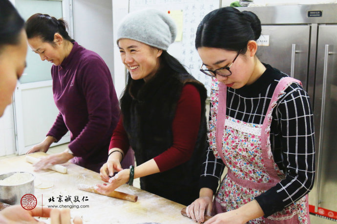 幸福常伴左右，歡喜年年歲歲