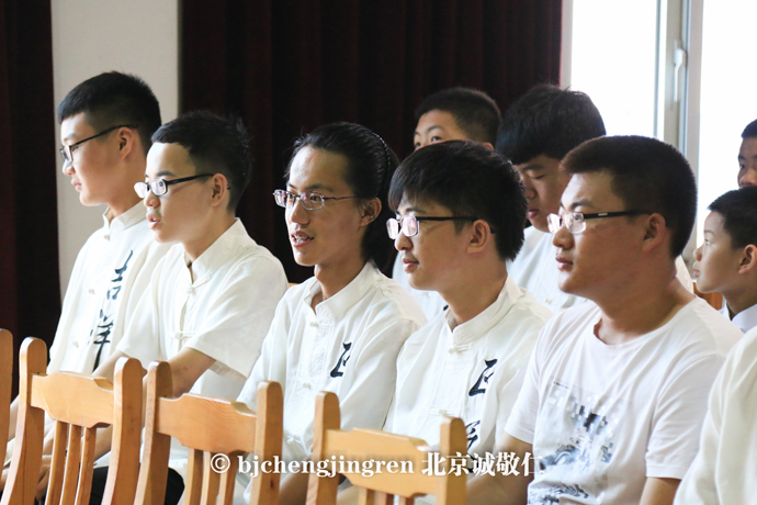 穿上唐裝的小伙子們?氣質果然不一樣