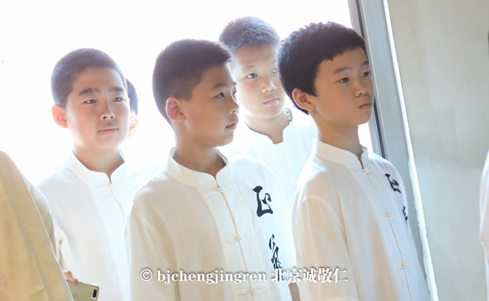 「正氣」裝 好精神