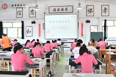 來(lái)自內(nèi)蒙古的學(xué)員團(tuán)隊(duì)展示定心描紅習(xí)作