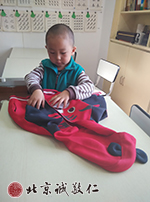 學會自己穿衣、扣扣子，疊衣服