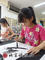 專心書寫，樂在其中。