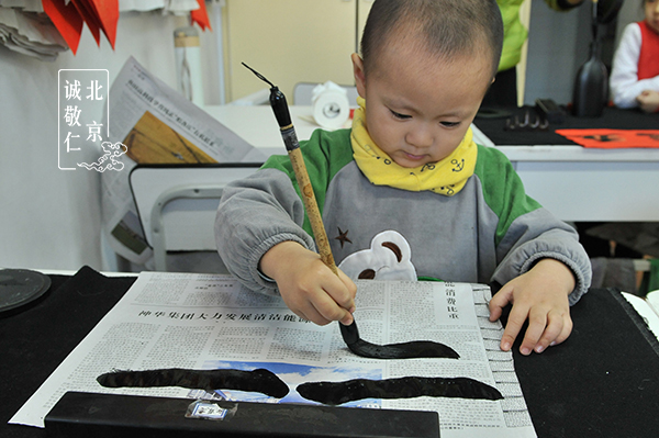 哥哥姐姐們的進(jìn)步是寫春節(jié)賀詞，而我的進(jìn)步是可以用墨了，歐耶！！！