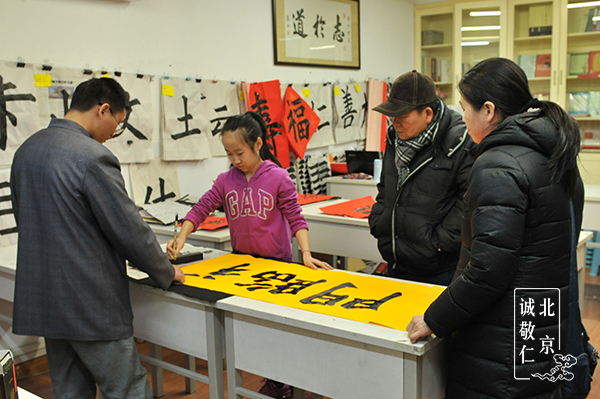 還有家長們對孩子的殷切期望，已然滲入進(jìn)了每幅作品當(dāng)中。