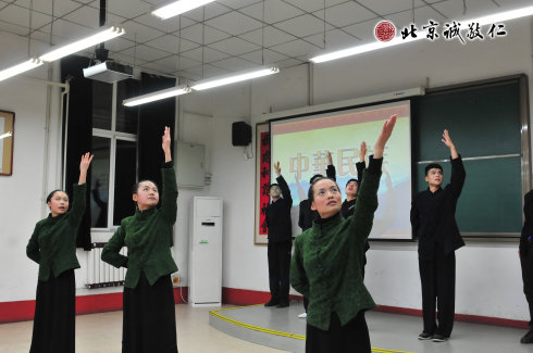 配圖：手語歌曲《中華民族》