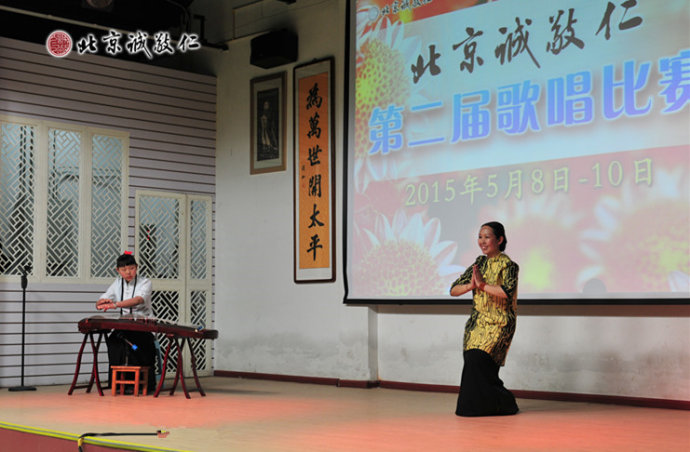 來自內蒙古的一家人獻上《吉祥三寶》