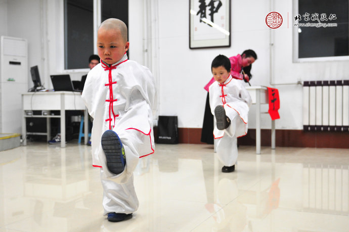 
小學員的太極拳表演一板一眼，展示武林風范。