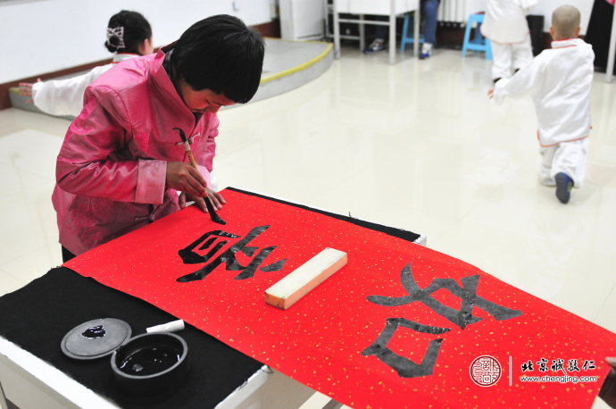 
學員的書法表演送上新春的祝福